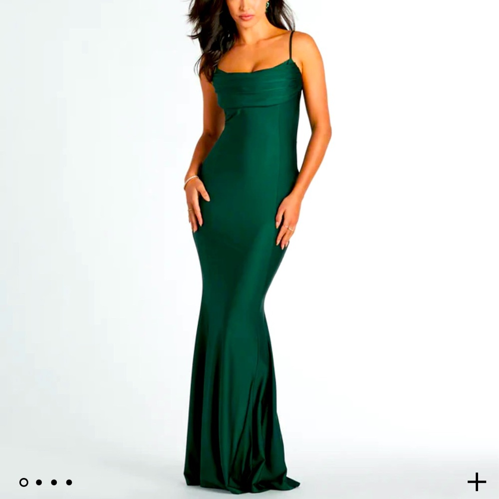 NWOT Emerald Green Windsor Gown